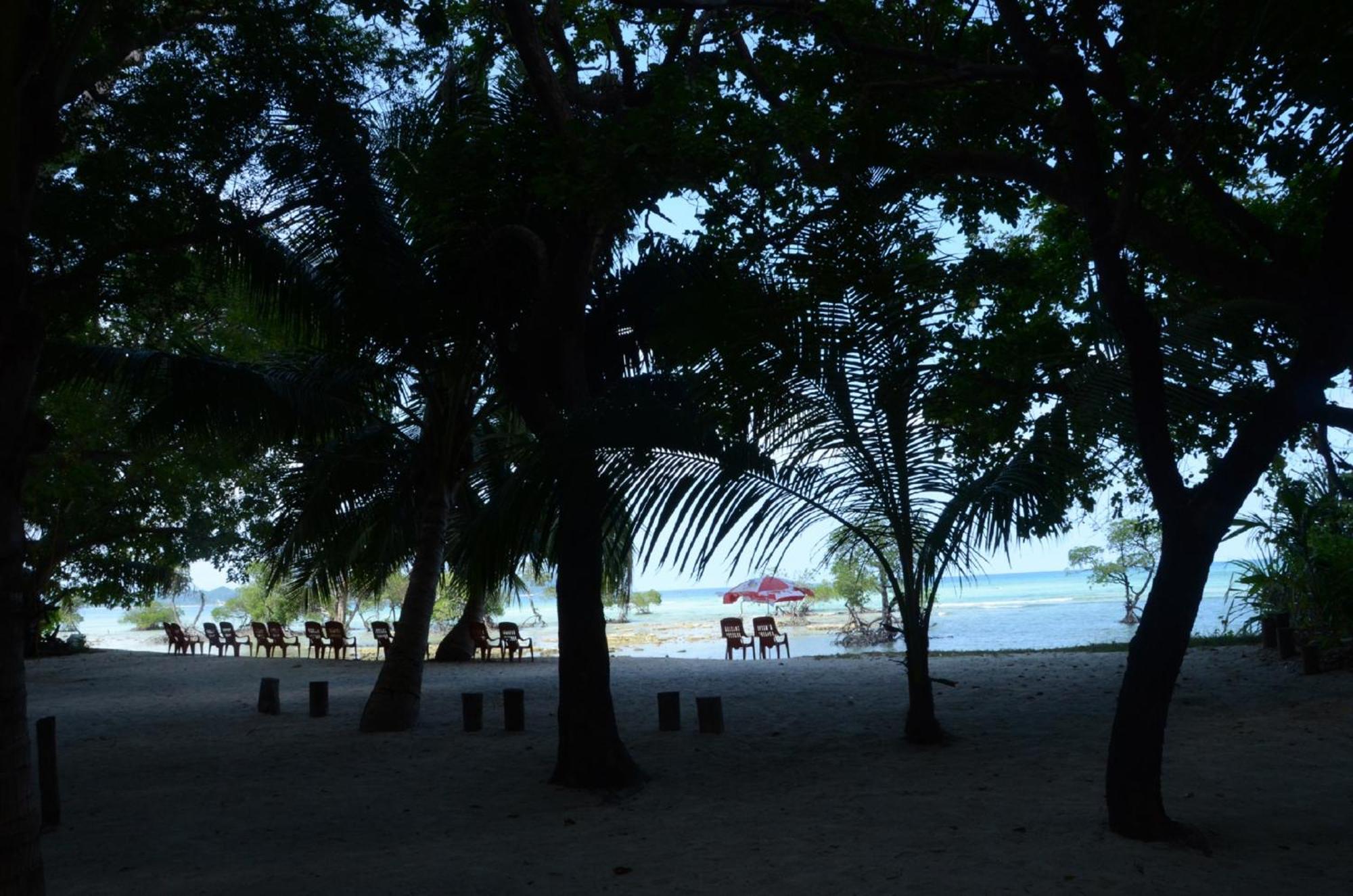 Coconhuts Beach Resort Lakshmanpur Esterno foto