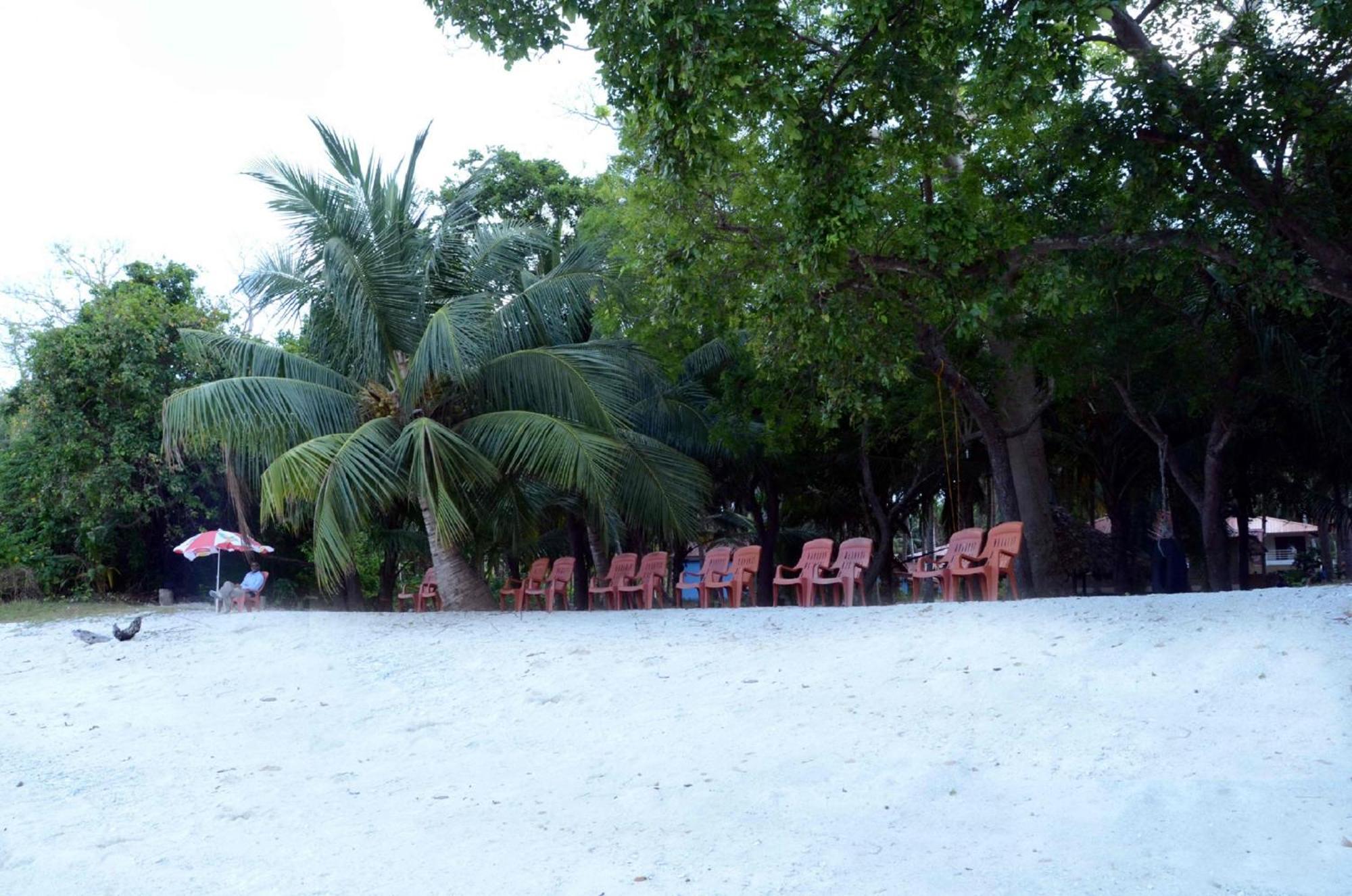 Coconhuts Beach Resort Lakshmanpur Esterno foto