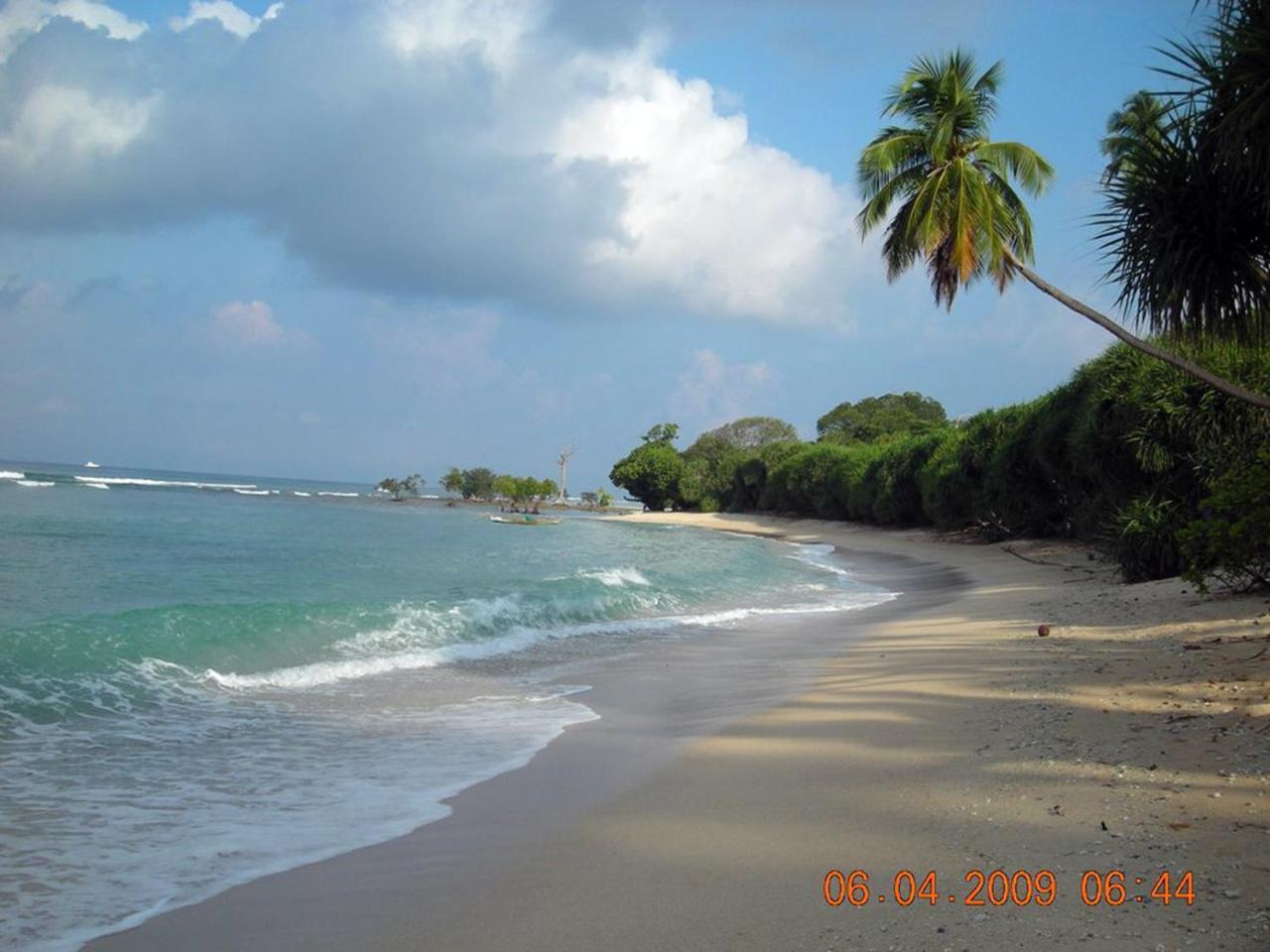Coconhuts Beach Resort Lakshmanpur Esterno foto